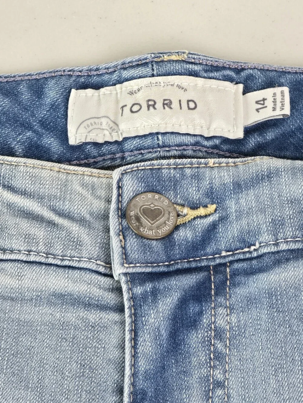 Torrid Light Wash Distressed Denim Shorts Curved Frayed Hem Crochet Lace Trim 14